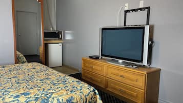 Escritorio, espacio para trabajar con laptop y wifi gratis