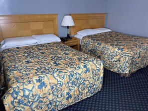 Desk, laptop workspace, free WiFi - WAYFARE MOTEL (Guelph)