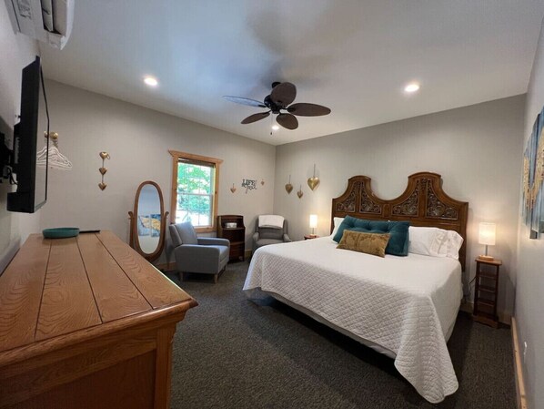 4 bedrooms, desk, iron/ironing board, WiFi