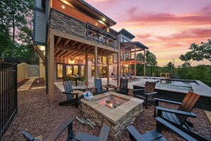 Terrace/patio - Retreat at Clear Creek ~ Outdoor Pool & Pickleball/Basketball Court! (Ellijay)