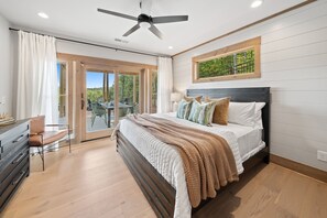 5 bedrooms, iron/ironing board, free WiFi, bed sheets - Retreat at Clear Creek ~ Outdoor Pool & Pickleball/Basketball Court! (Ellijay)