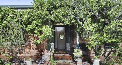 Bonnie Vibe Victorian Charm