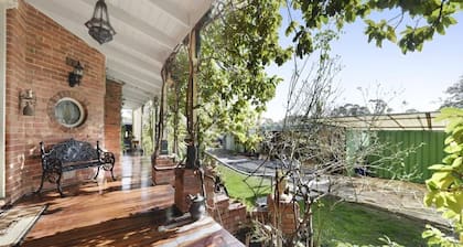 Bonnie Vibe Victorian Charm