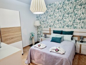 1 habitación, tabla de planchar con plancha, internet y ropa de cama