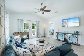 Smart TV, foosball - Sandy Daze - Vacation Rental on 30A Close to the Beach with Hot Tub (Santa Rosa Beach)