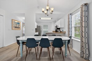 Dining - Sandy Daze - Vacation Rental on 30A Close to the Beach with Hot Tub (Santa Rosa Beach)
