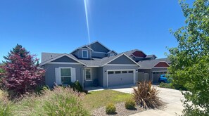 Exterior - Nightly or short term rental in Medford. (Medford)