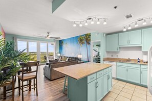 Interior - Palm Tree Paradise - 5 Pools, Beach Access, Gym (Panama City Beach)