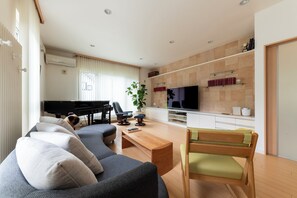 Flat-screen TV - THE CASA AZUCENA (Sapporo)