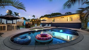 Outdoor pool - Group Getaway near Beach—Pool, Hot Tub, Sauna, Gym (Oceanside)