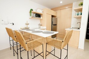 Private kitchen - Charming 2-bedroom apartment with AC, WiFi in welcoming Mazatlán (Mazatlán)