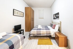 Iron/ironing board, bed sheets