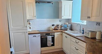 3 Bedroom Retreat - Sleeps 6 - Pet Friendly