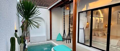 Una piscina cubierta