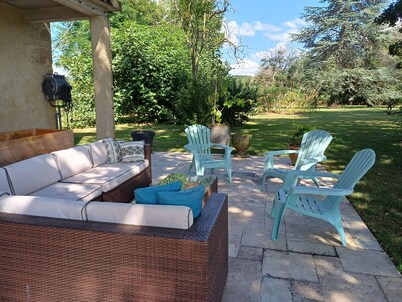 Chateau in sw France - Comfortable 6 Bedroom House