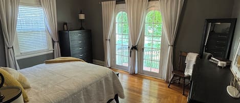 4 slaapkamers, reisbedje, wifi, beddengoed