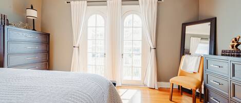 4 bedrooms, travel cot, WiFi, bed sheets