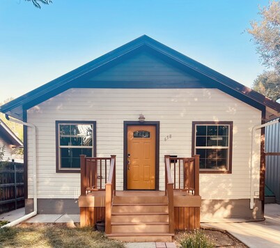 Cozy 3-bedroom house in charming Casper with AC, WiFi. Centrally located! 