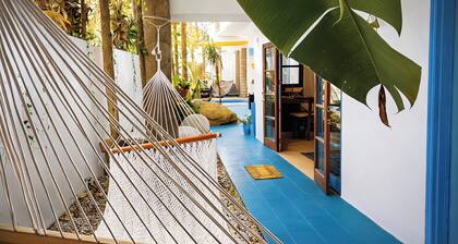 Gorgeous huge home, 3 bedrooms, pool, jungle views, 5 mins from everything