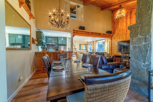 Walk to Ski – 2BR 3BA Chamonix Condo Retreat 592