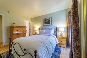 2 chambres, fer et planche à repasser, Wi-Fi gratuit, draps fournis