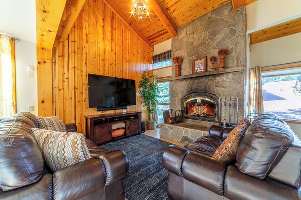 TV connectée, cheminée, baby-foot, table de tennis de table