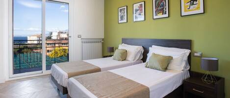 3 chambres, coffres-forts dans les chambres, bureau