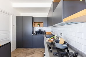 Fridge, microwave, oven, stovetop