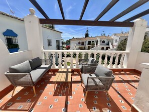 المنطقة المحيطة بالمنشأة