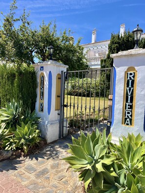 تفاصيل الفندق من الخارج