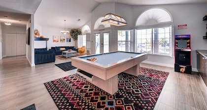 5 Themed BDs Luxury Estate w Pool, Spa & Game Room close to Las Vegas