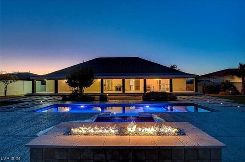 5 Themed BDs Luxury Estate w Pool, Spa & Game Room close to Las Vegas