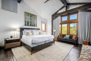 4 bedrooms, desk, iron/ironing board, WiFi