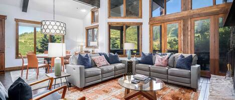 电视、壁炉、立体声音响、办公室