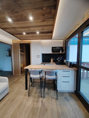 Fridge, oven, dishwasher, toaster