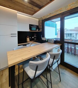 Fridge, oven, dishwasher, toaster