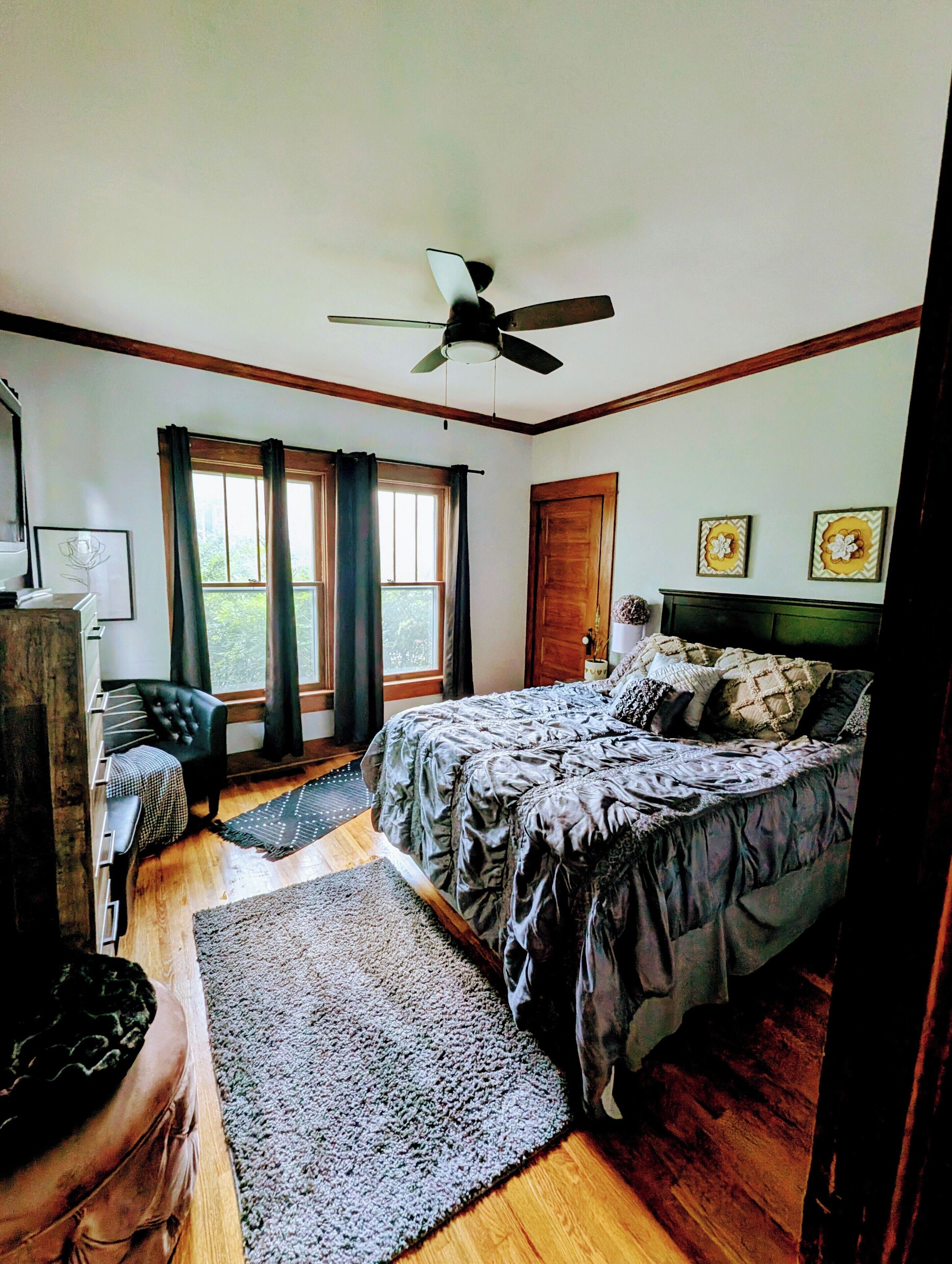 4 habitaciones, caja de seguridad en la habitación y escritorio 