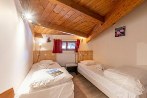 2 bedrooms, bed sheets