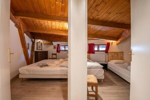 2 bedrooms, bed sheets