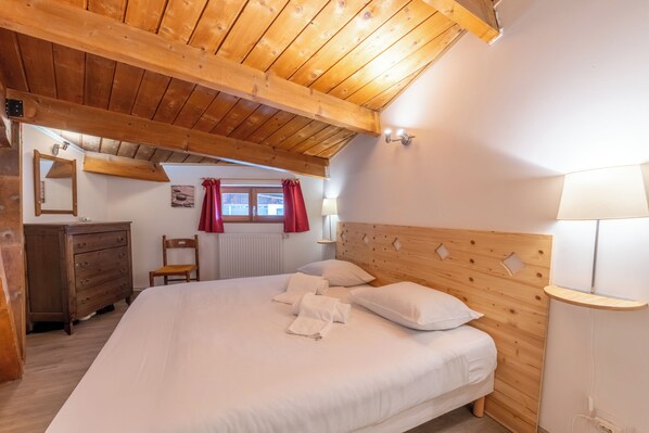 2 bedrooms, bed sheets