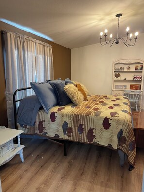 3 camere, una scrivania, ferro/asse da stiro, culla da viaggio