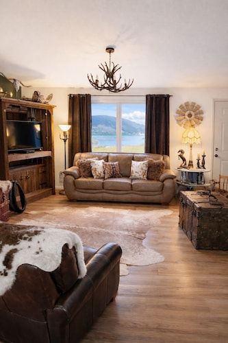 Ogden Ranch on 32 Acres - Hot Tub & Spa