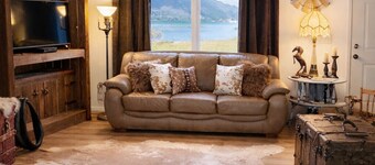 Ogden Ranch on 32 Acres - Hot Tub & Spa