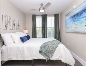 2 chambres, fer et planche à repasser, Wi-Fi, draps fournis