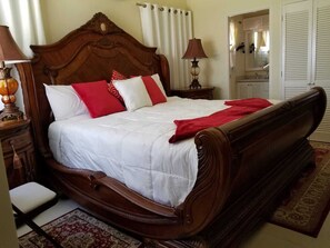 3 chambres, bureau, fer et planche à repasser, lit parapluie