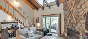Mountain-View Condo: Walk to Sunriver Resort