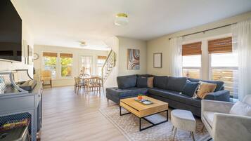 Smart-TV, Kamin, Bücher