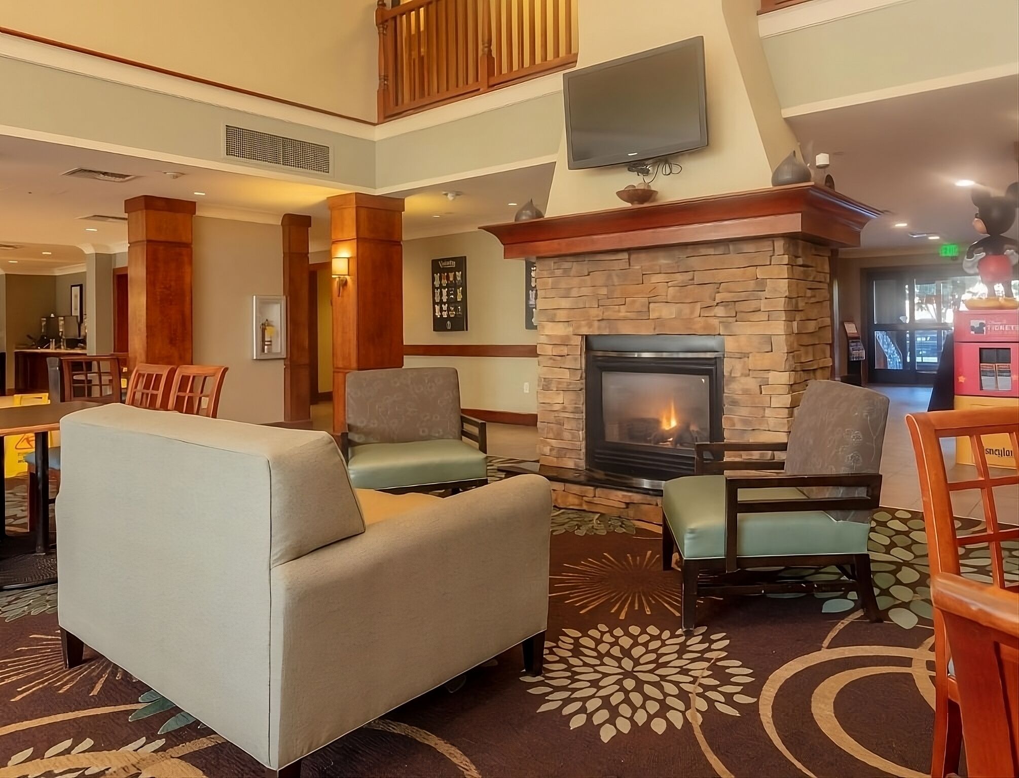 Enjoy The Magic Of Disneyland Just 2 Miles From This Suite W/ Self Parking! - Buena Park, CA
