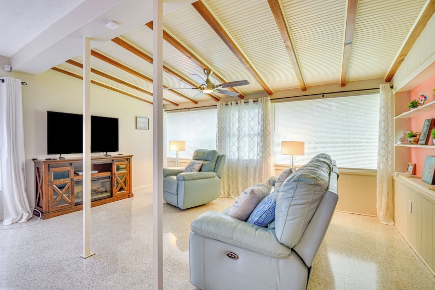 Mins From Anna Maria Island: Bright Home W/ Pool! - Bradenton