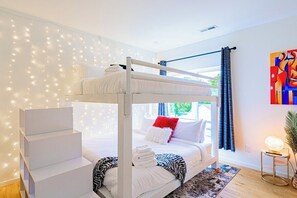 2 chambres, fer et planche à repasser, Wi-Fi, draps fournis